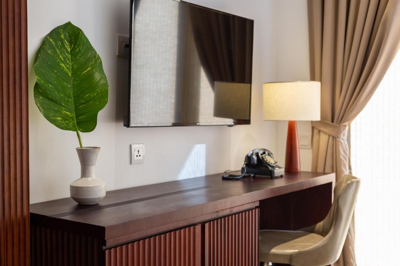La Chronique Hotel Phnom Penh Esterno foto