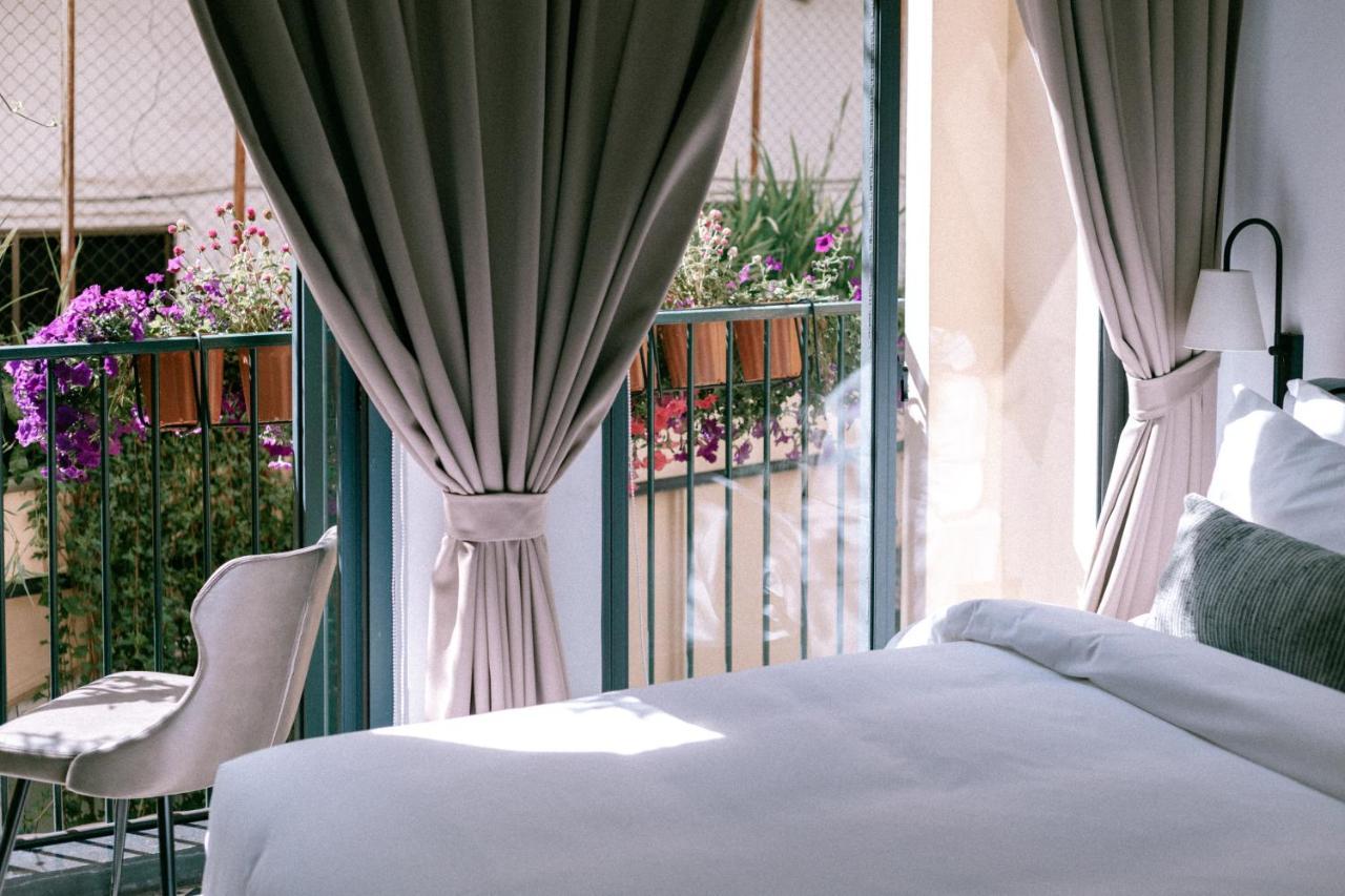 La Chronique Hotel Phnom Penh Esterno foto