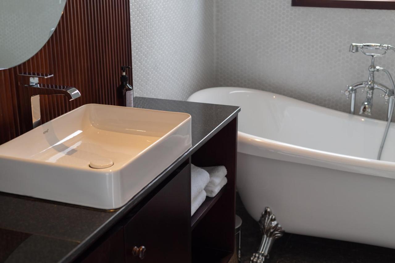 La Chronique Hotel Phnom Penh Esterno foto
